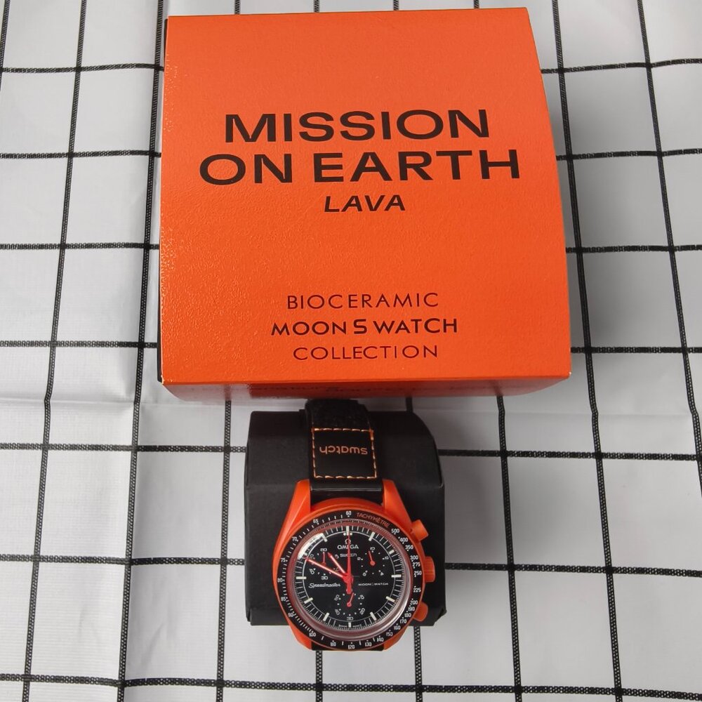 Swatch x Omega MoonSwatch Mission to Earth Lava - Picture 3 of 6